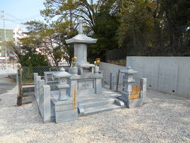 知立市内の曹洞宗のお寺です。
お遺骨を納骨堂内に合祀する事もできますし
お遺骨を期間限定安置することができる個別の安置施設もあります。